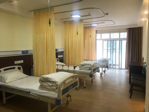 老人不能自理养老院收吗？新闻封面