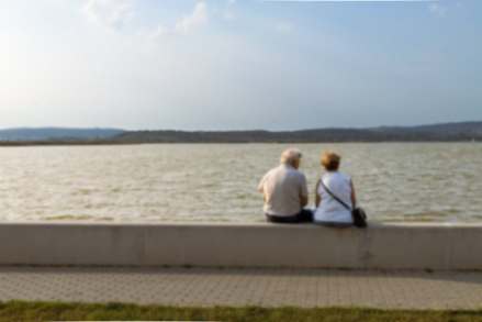 六子女愿轮流居家赡养，李奶奶却选养老院，费用该谁付？新闻封面