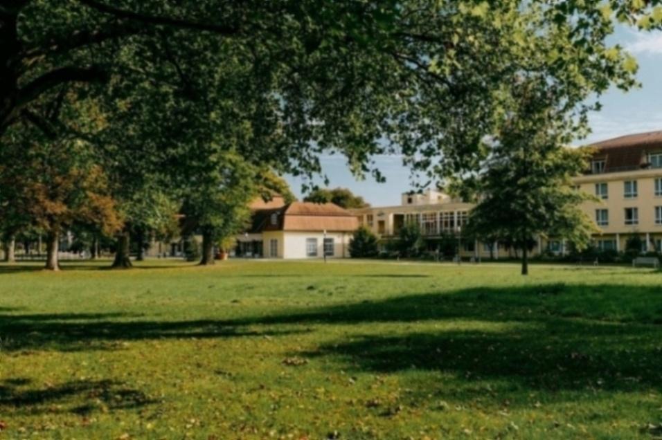 上海5家敬老院收费标准解析：床位与护理分级定价，多数家庭可负担新闻封面