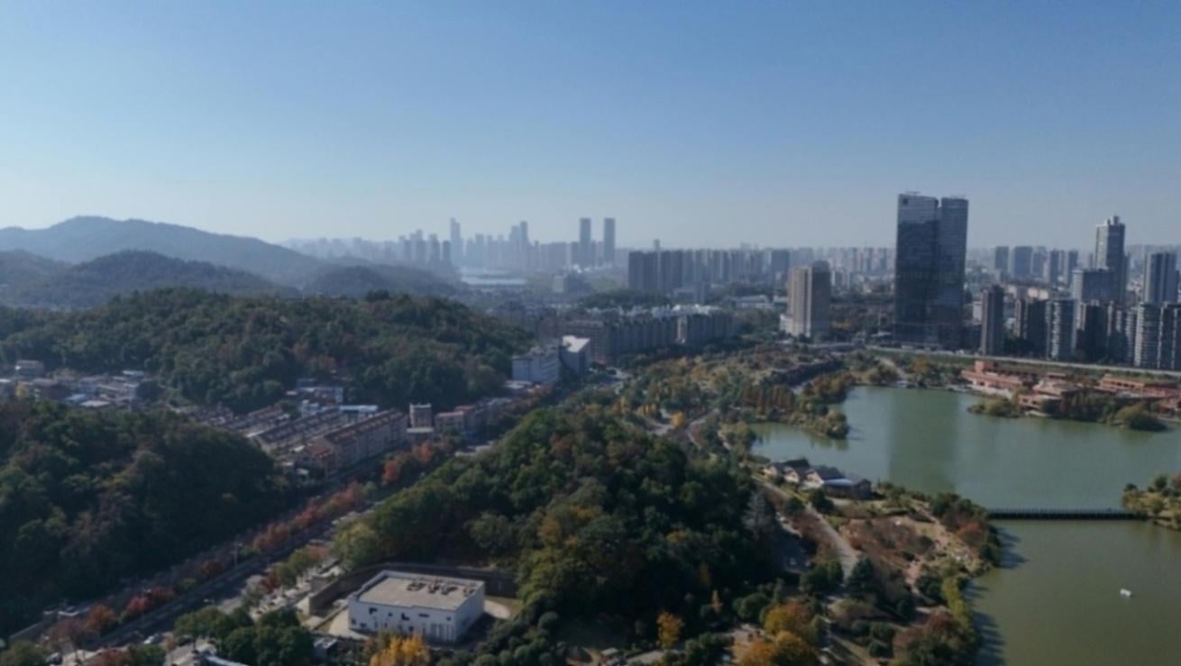  长护险制度将从试点转向全面建制新闻封面