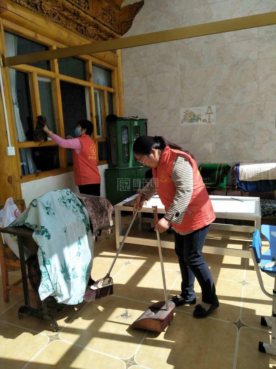 化隆县舒心圣牛养老服务中心关于我们-轮播图2