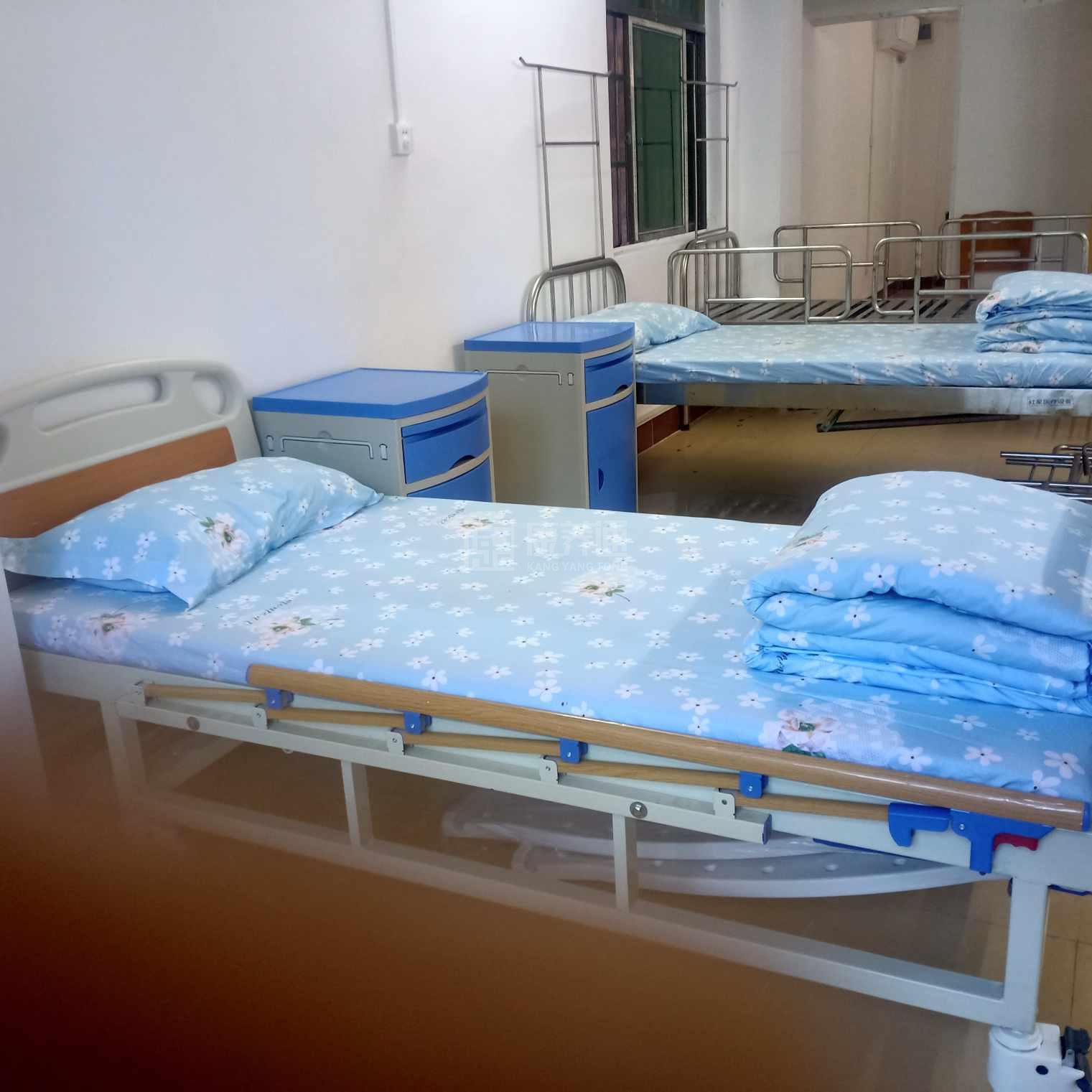 海口市琼山区凤翔敬老院环境图-床位