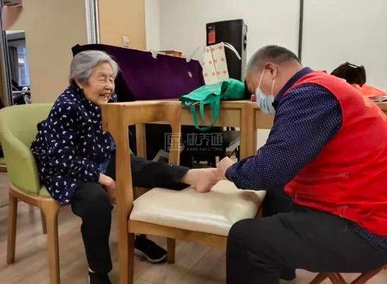 鑫如意老年公寓服务项目图4生活照料