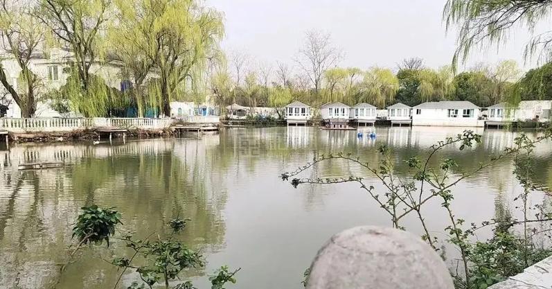 绿地金庭庄园幸福里养老公寓轮播图1