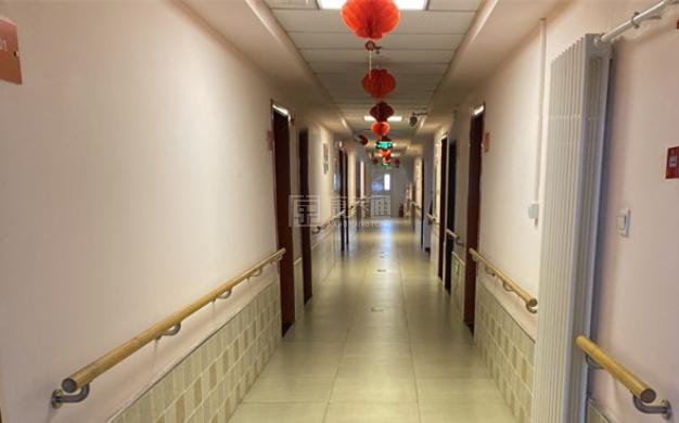 重庆市沙坪坝中颐歌乐山生态颐养院环境图-走廊