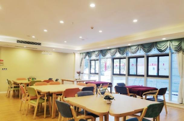 重庆合展至善老年护养中心环境图-餐厅