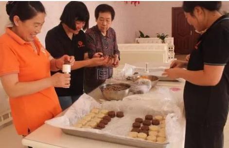 北京龙振养老小关老年家园服务项目图1家庭氛围