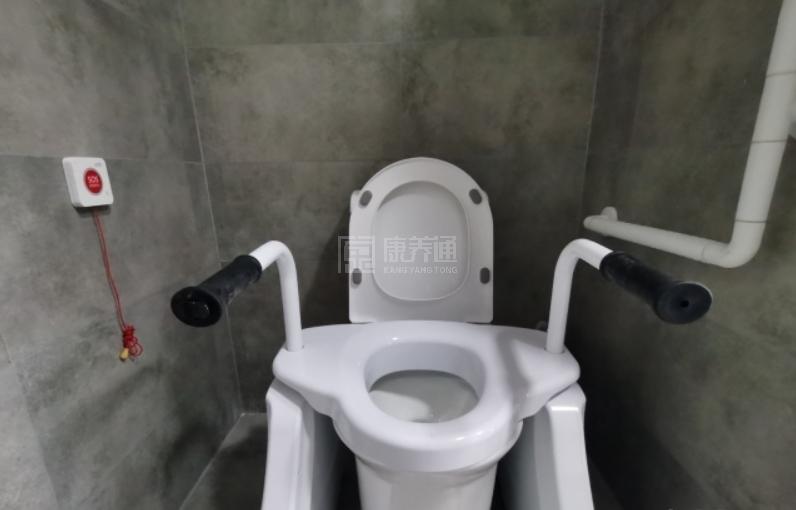 爱睦家护理院服务项目图1适老化卫生间