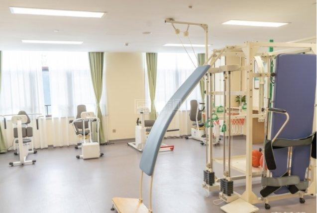 悦年华·颐养社区（南宁五象）服务项目图2康复训练