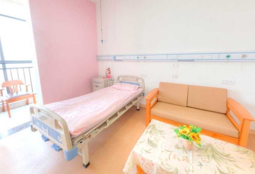 长沙市康乃馨老年呵护中心环境图-护理房间