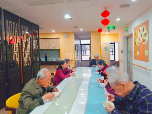 湖南阿默健康养老服务有限公司环境图-餐厅