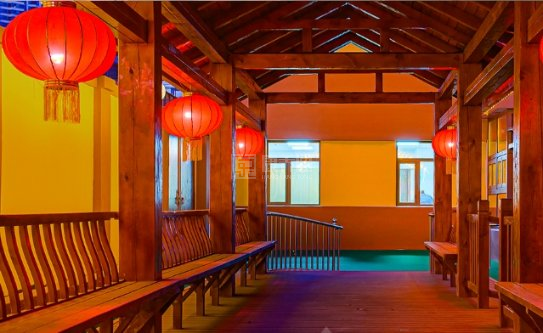 聚宝养老中心环境图-户外连廊