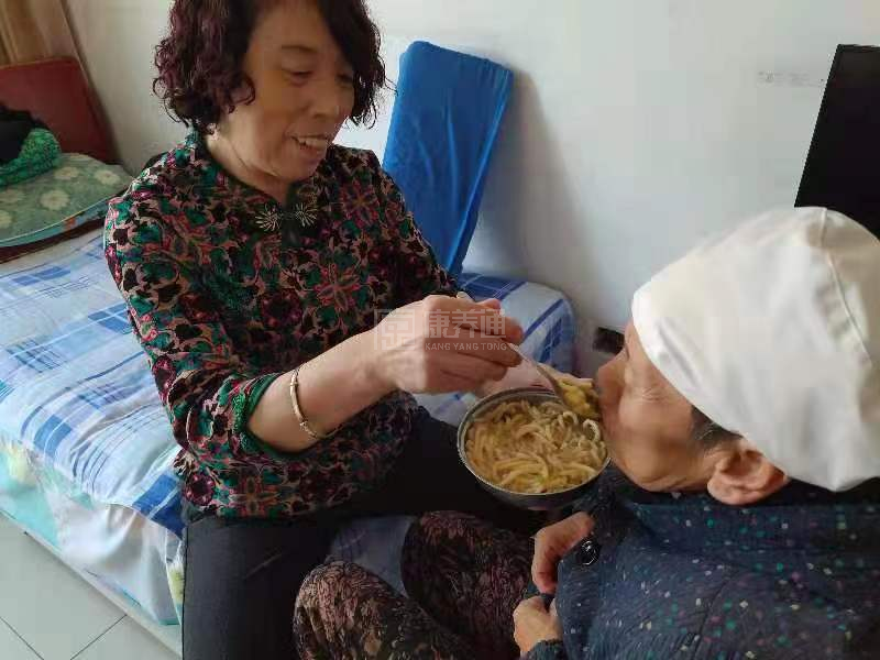 福康老年公寓服务项目图3生活照料