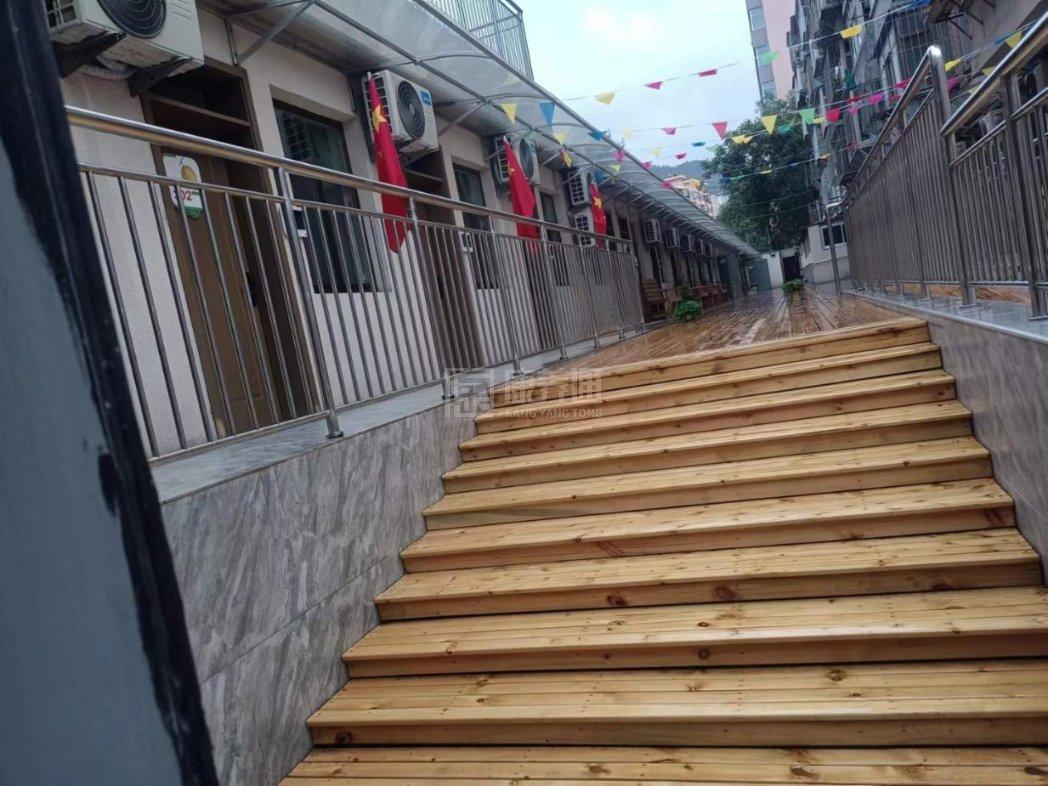 铁路西村街道综合养老服务中心环境图-阶梯