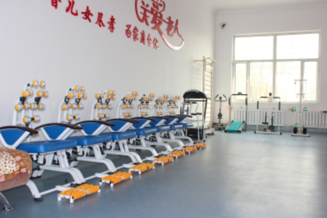 东郊恒康安养院环境图-康复训练室
