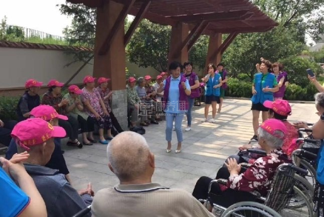 城阳区社会福利中心 服务项目图3文艺演出