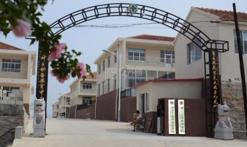 烟台市莱山区圣莱恩养老院环境图-院门