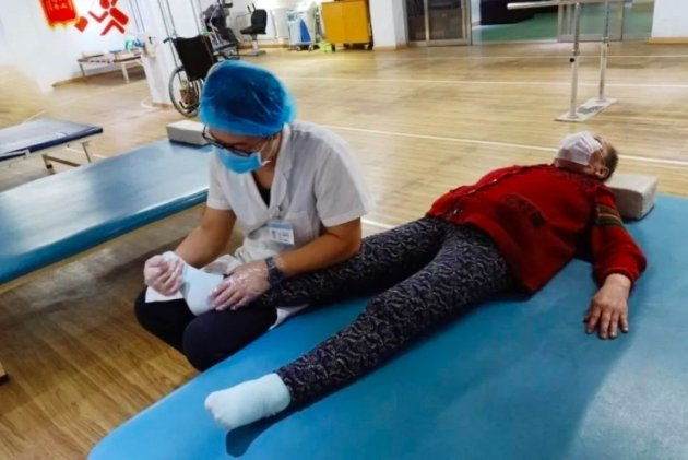 完善老年食堂新闻封面