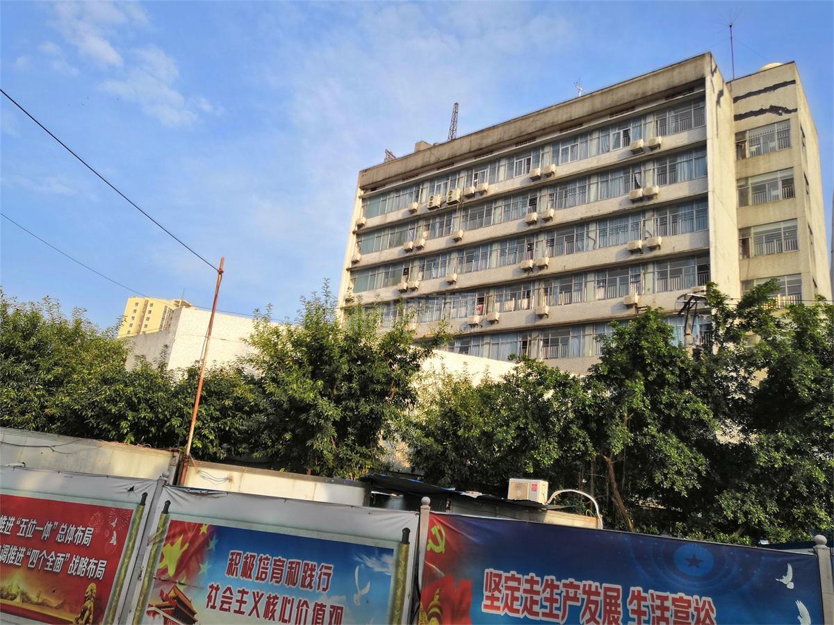 重庆市九龙坡区金渝来老年公寓环境图-餐台