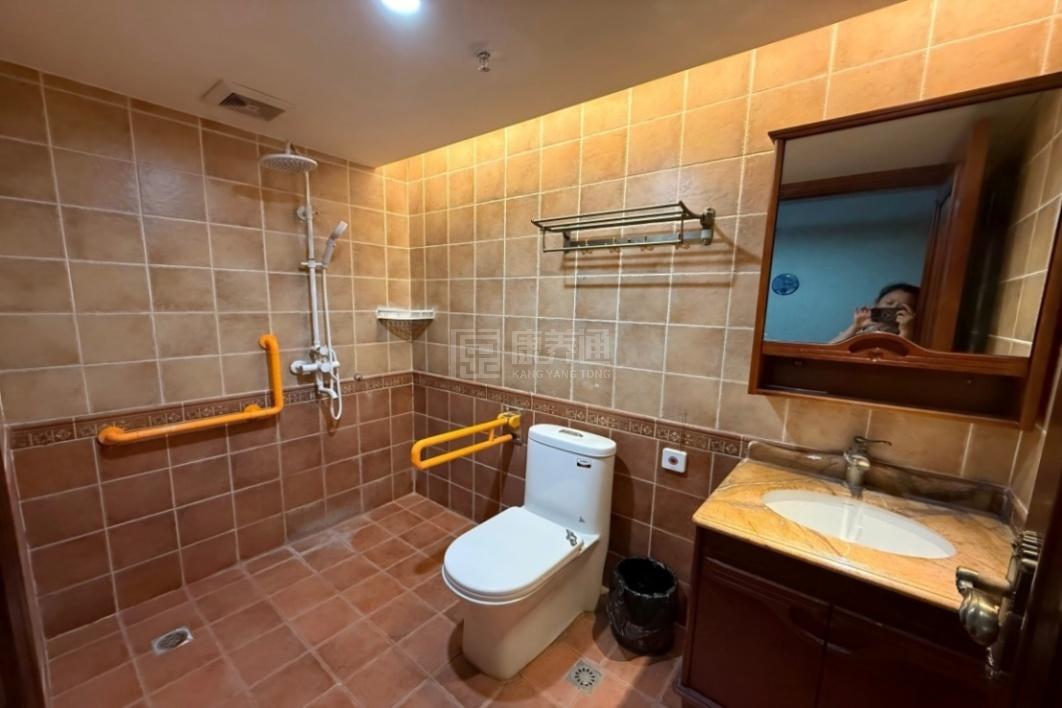 重庆善孝养老服务有限公司环境图-卫生间