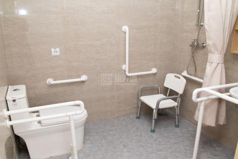 罗湖区桂园街道长者服务中心环境图-适老化卫生间