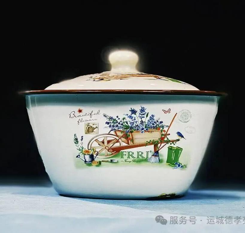德孝苑“时光记忆角”添新藏新闻封面