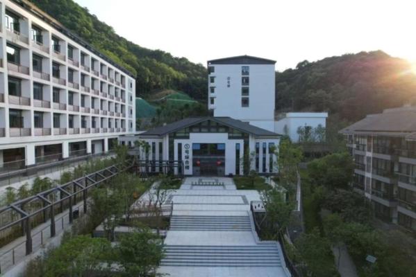 中天绿城康养大爱天下医养中心机构封面