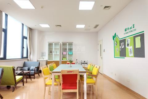 吴兴区人民医院医康养中心环境图-桌椅设施