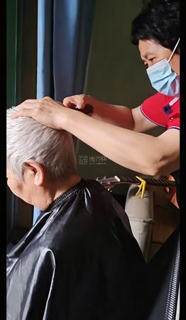 贵阳市白云区蕾娜范俊发养老服务中心服务项目图6翻身、助浴、喂食、陪护，全程细