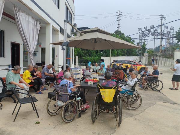 南宁市江南区海鹂养老院服务项目图1专业陪护