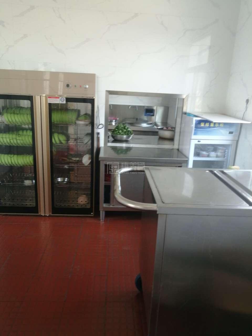 淮南市寿县安丰镇青峰敬老院环境图-餐台