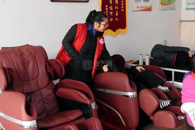 顺义彩丰社区养老服务驿站环境图-餐台
