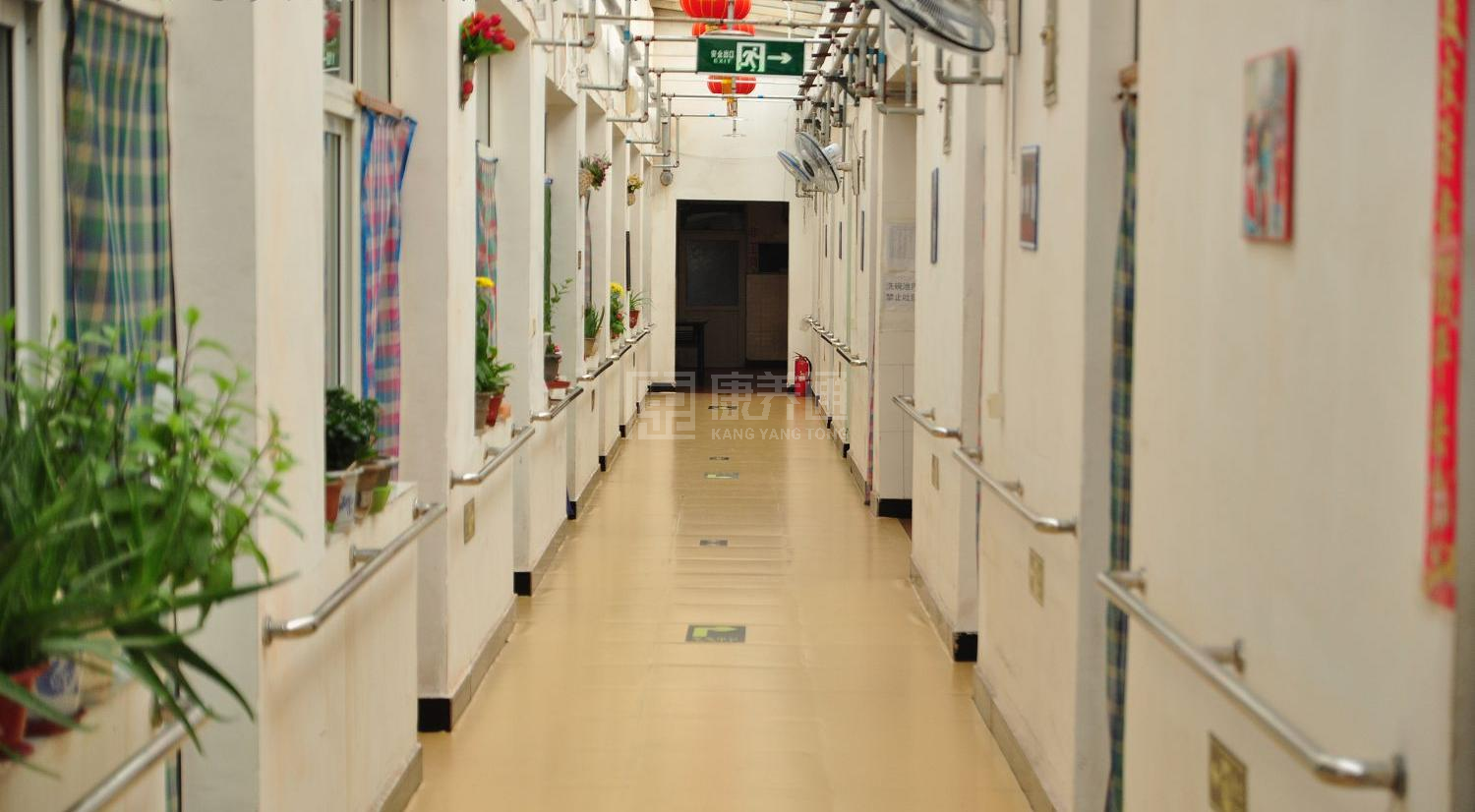 北京昌平安乐祥居老年公寓环境图-餐台