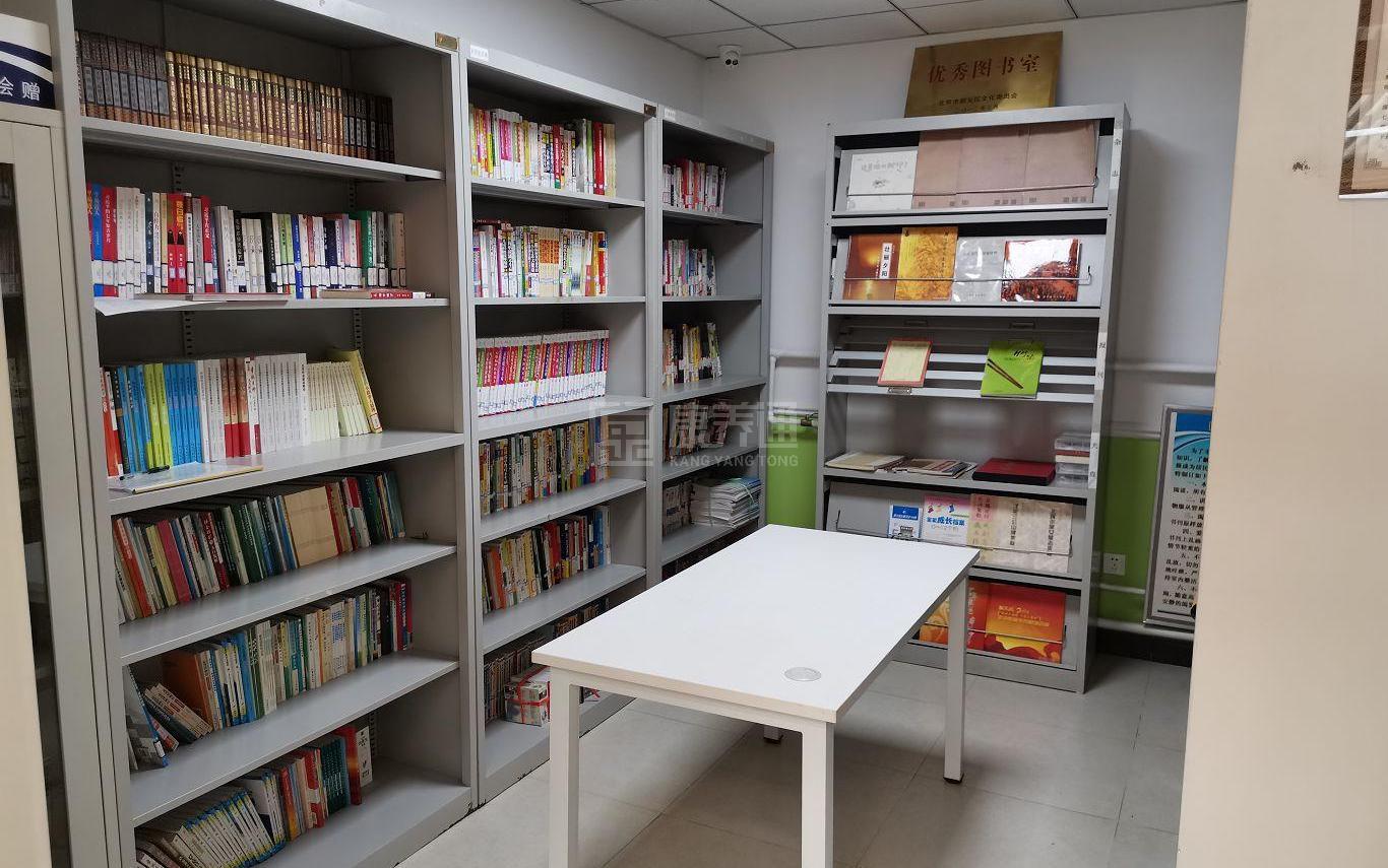 顺义马坡花园一区养老服务驿站环境图-餐台