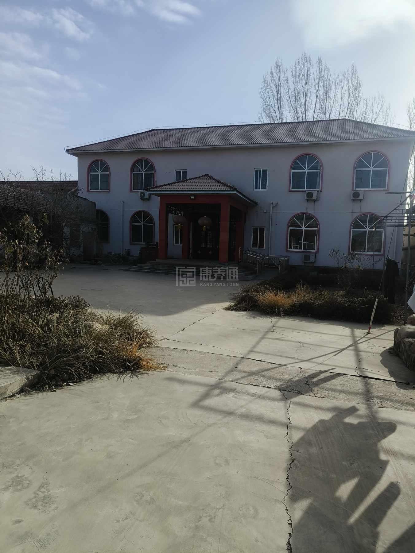 天津市蓟州区绿水青山养老院环境图-餐台