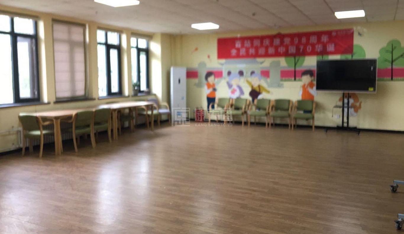 门头沟小园三区社区养老服务驿站环境图-餐台