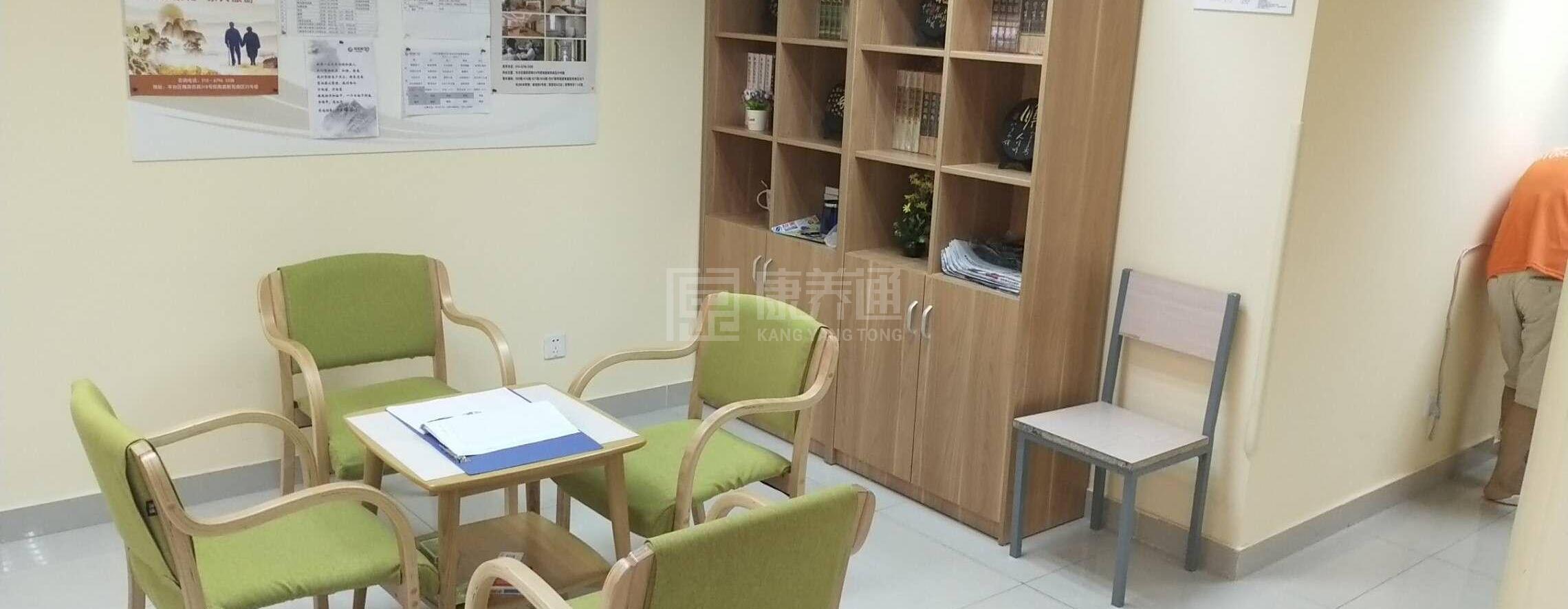 大兴新源时代中里社区养老服务驿站环境图-阳台