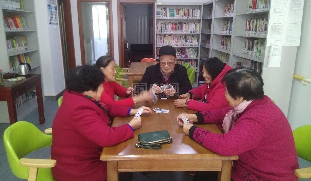大兴兴盛社区养老服务驿站环境图-餐台