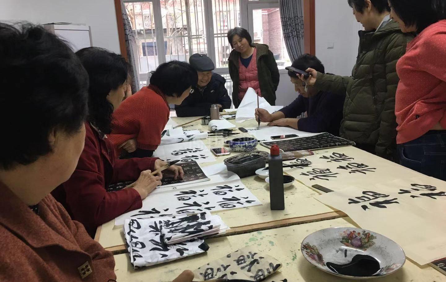 大兴金惠园三里社区养老服务驿站环境图-阳台