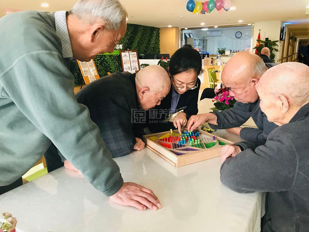 北京市朝阳区垡头街道寸草春晖养老院环境图-床位