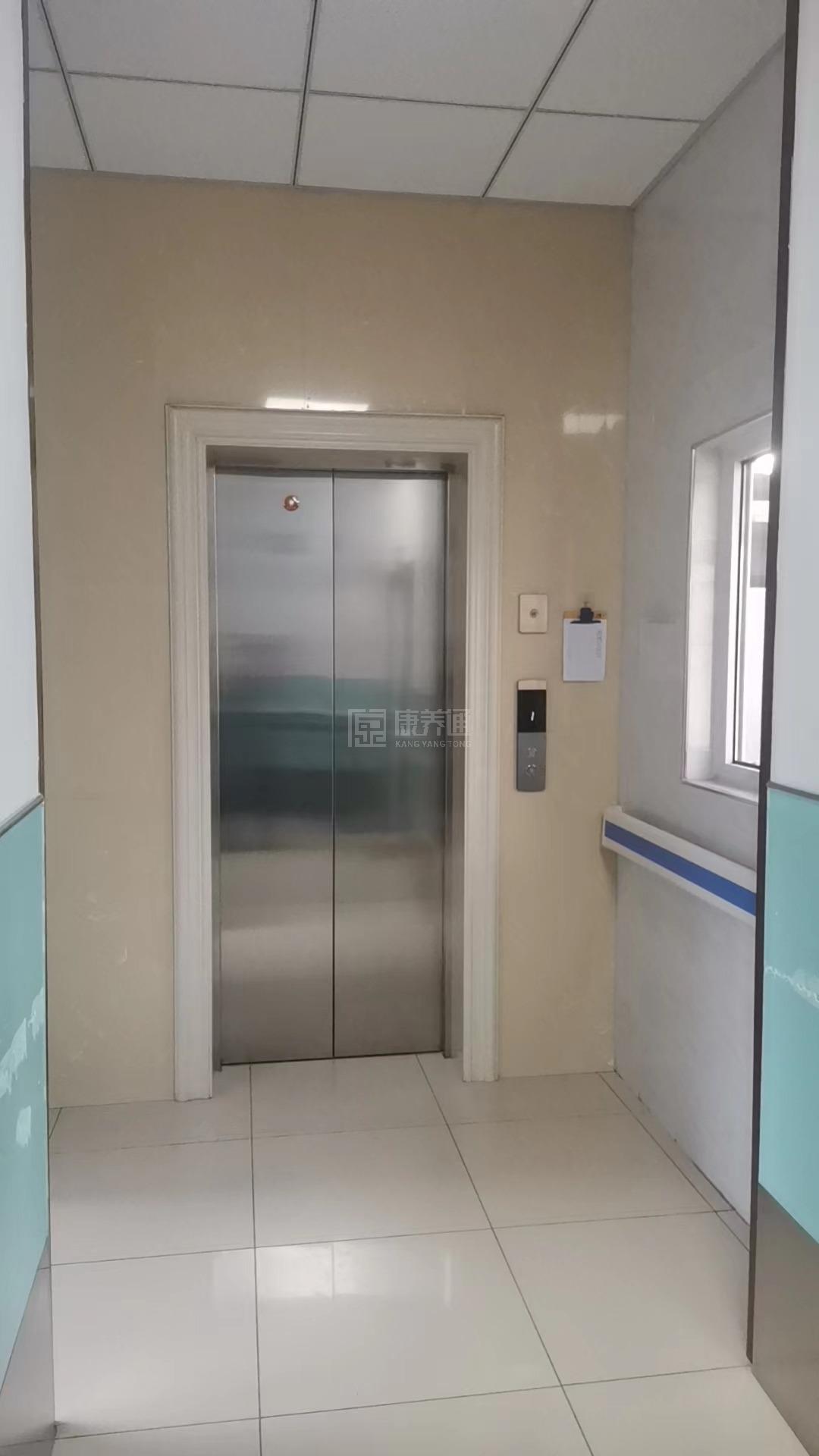 天津市红桥区民族养老院环境图-餐台