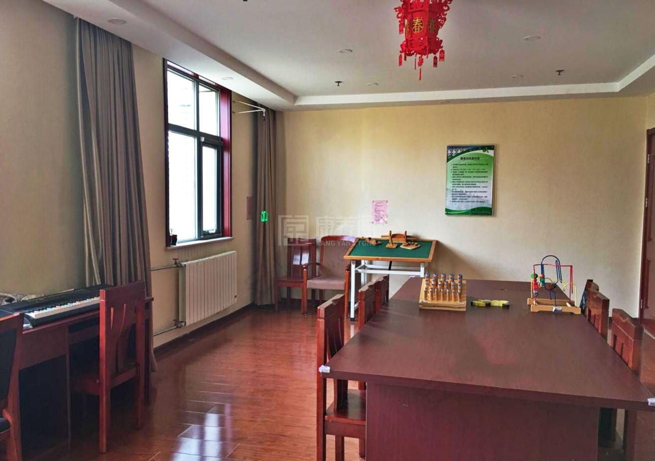 北京市丰台区民族养老院环境图-餐台