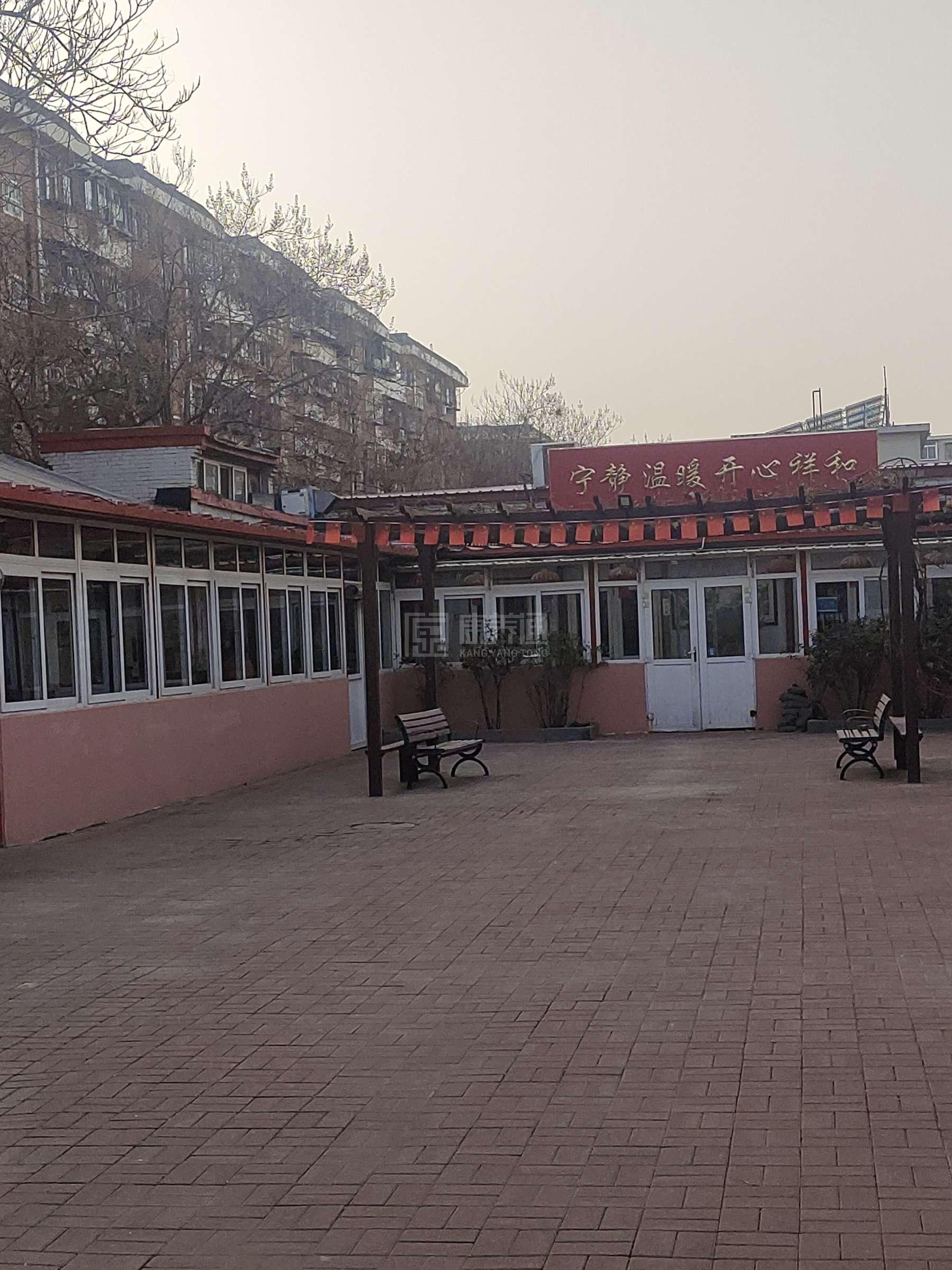 天津市南开区开心园老人院环境图-餐台