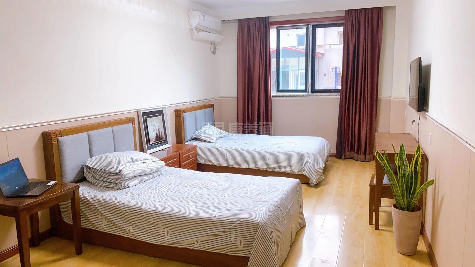 天津市南开区建华养老院环境图-餐台