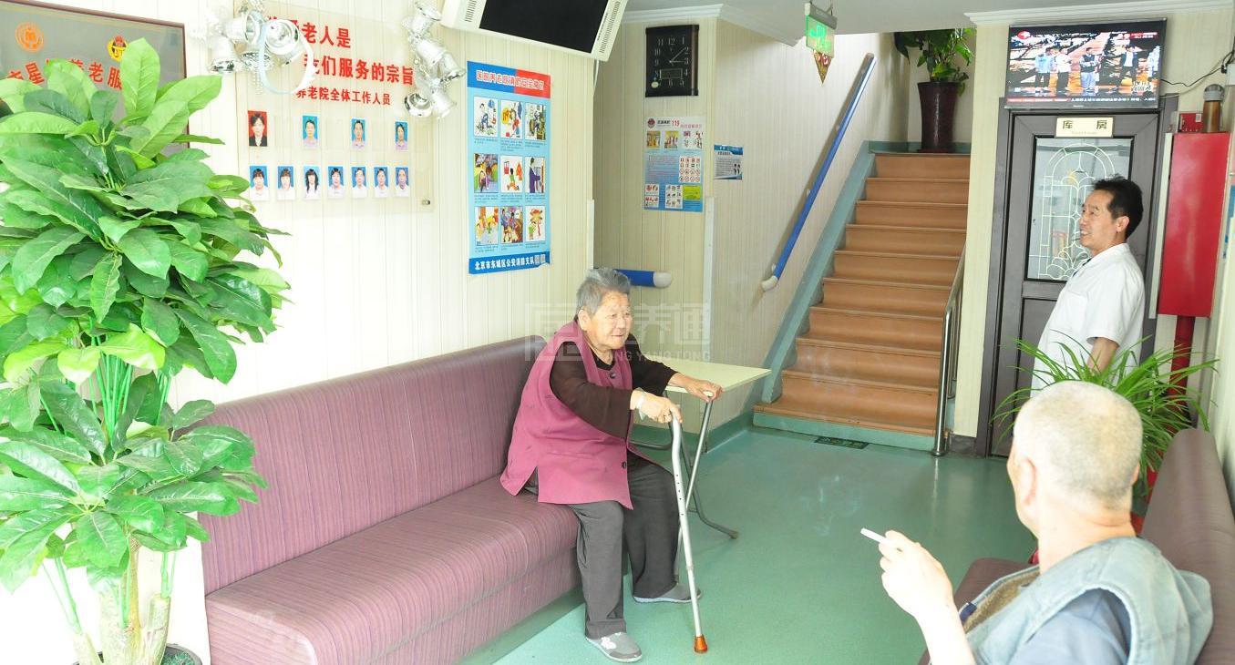 北京市东城区什锦花园养老院环境图-阳台