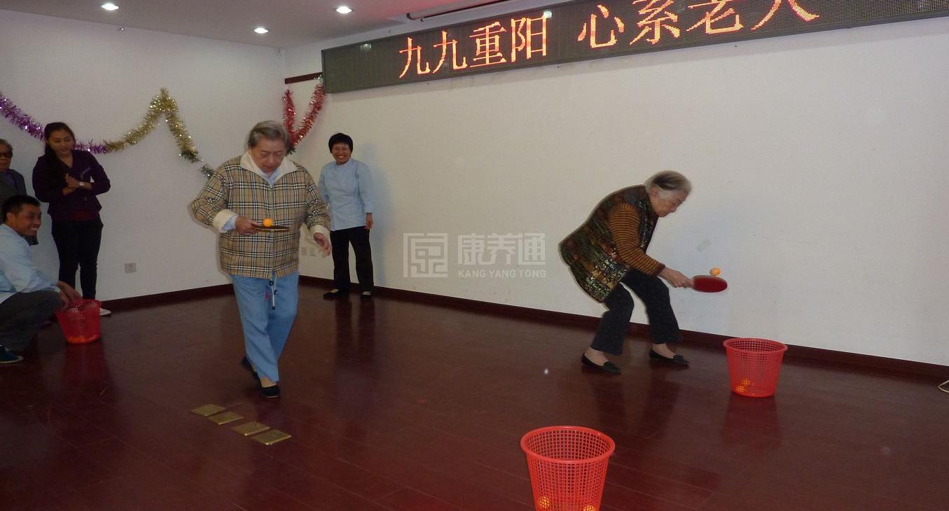 北京市朝阳区太阳宫老年公寓环境图-餐台