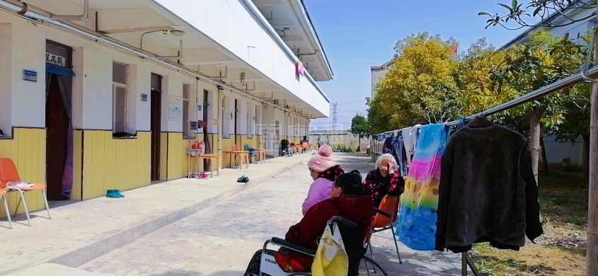 裕安区丁集镇杨柳敬老院环境图-阳台