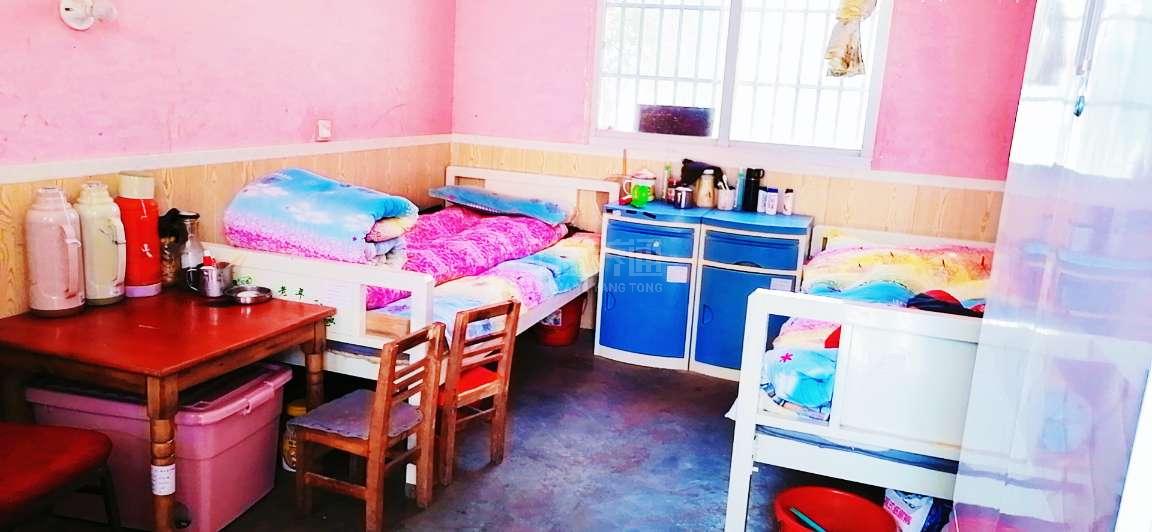 裕安区丁集镇杨柳敬老院环境图-餐台