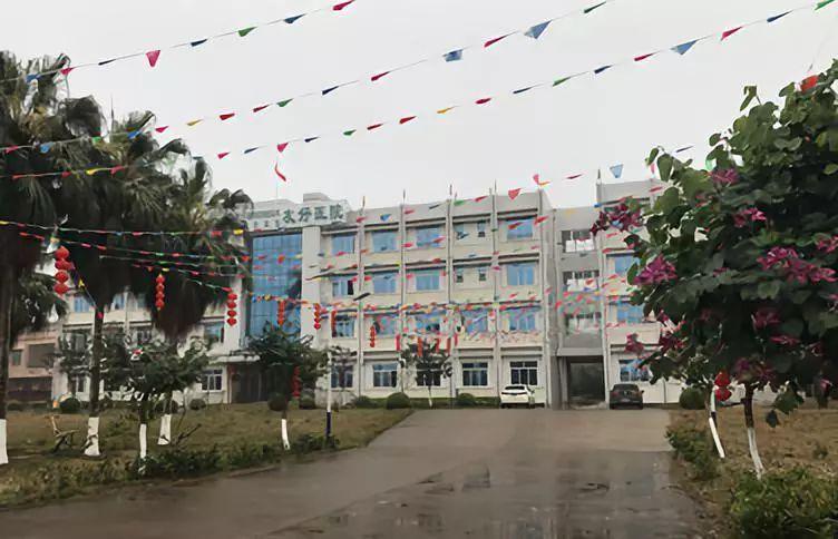 加强老年人交通安全教育新闻封面