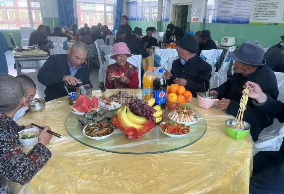 共和县福利院关于我们-轮播图1